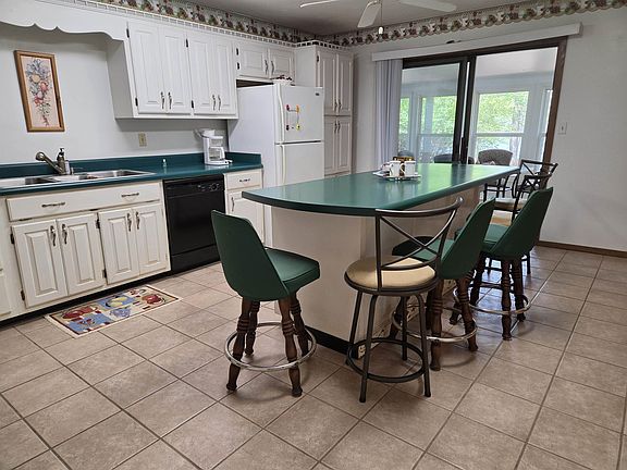 4th image of 15 Pinal Cir