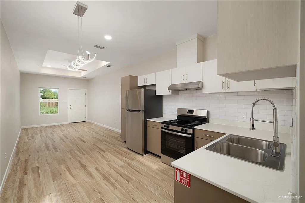2 bed, 2.0 bath, 828 sqft, $1,150 — Photo 4