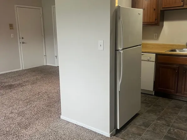 4013 Westover Rd SE, 4013 Westover Rd SE APT 2, Cedar Rapids, IA 52403