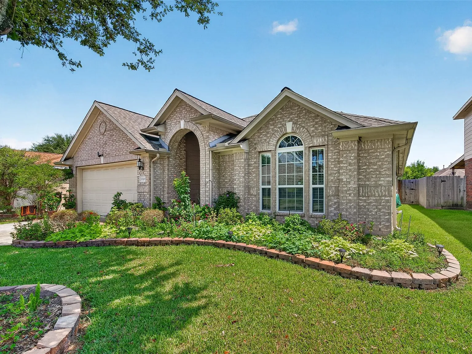 3 bed, 2.0 bath, 2188 sqft, $2,200 — Photo 4