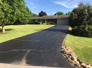 3825 Lincolnshire Dr, McHenry, IL 60051