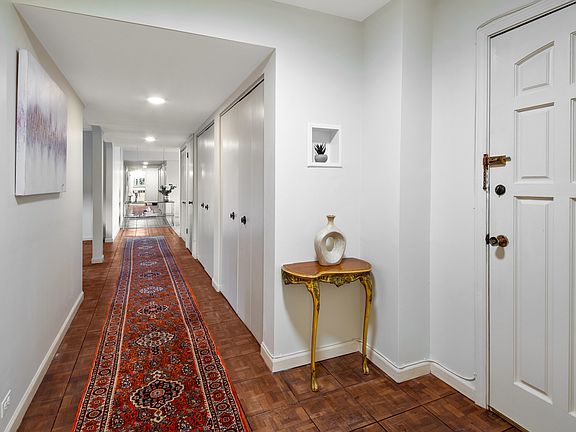 2nd image of 1009 Bonnie Brae Pl APT 5C
