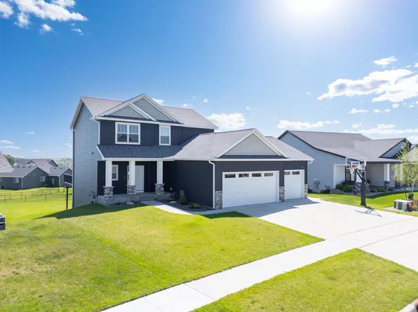 855 Towne Dr NE, Byron, MN 55920