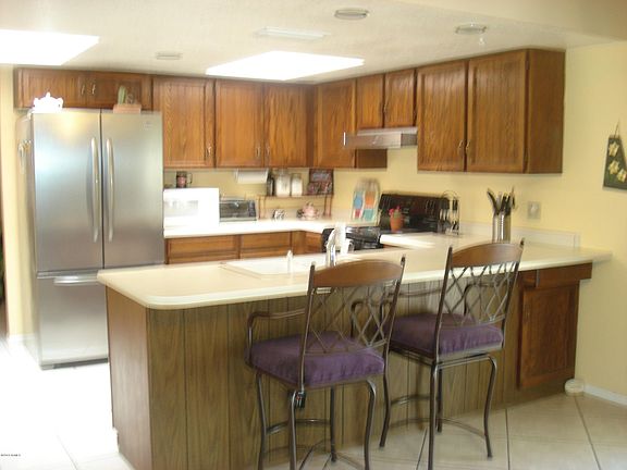 3rd image of 3148 S Beverly Cir