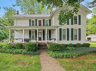 310 E Unadilla St, Pinckney, MI 48169