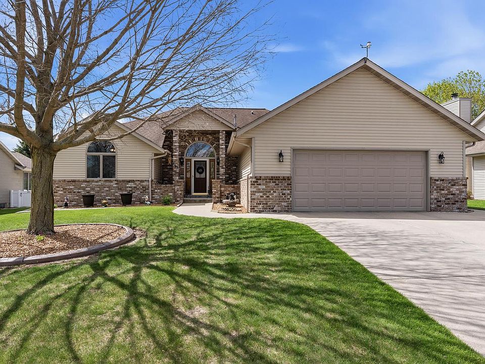 1st image of 489 Braatz DRIVE
