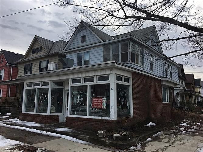 2nd image of 702 Raspberry St