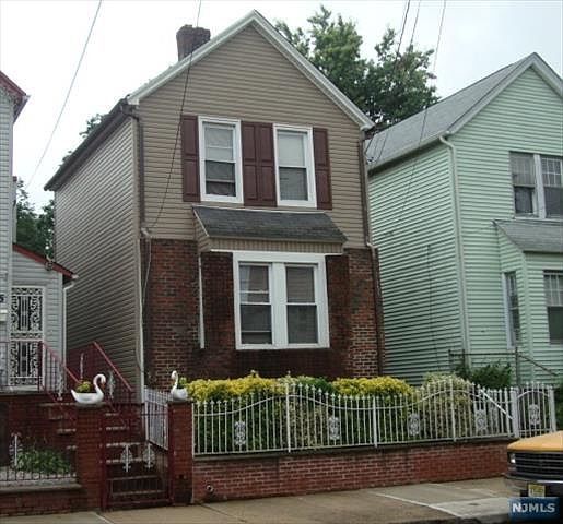 1st image of 14 Hinsdale Pl
