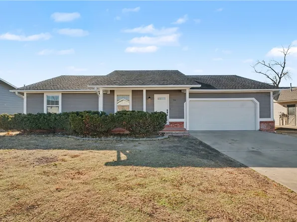 920 S 25th St, Rogers, AR 72758