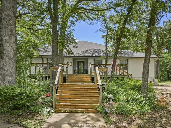 1209 Deer Crossing Ct, Bryan, TX 77807