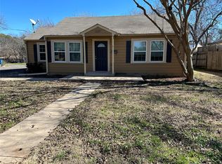 1607 S Houston St, Kaufman, TX 75142