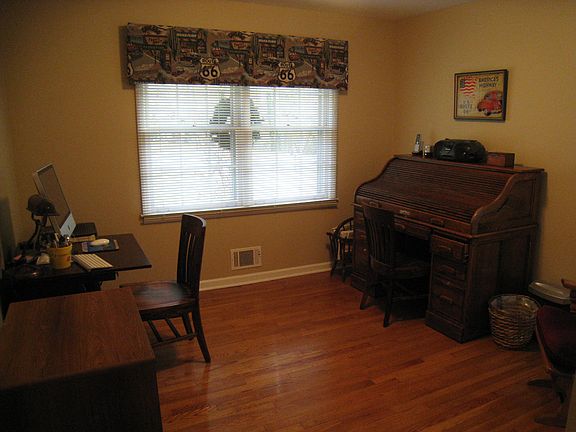 3rd.Bedroom used as office
