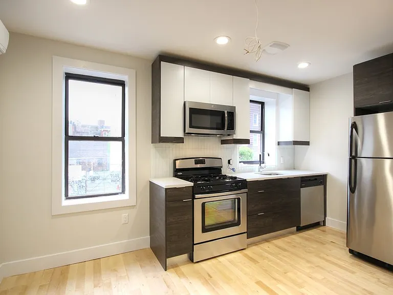 867 Metropolitan Ave #2R — Photo 14