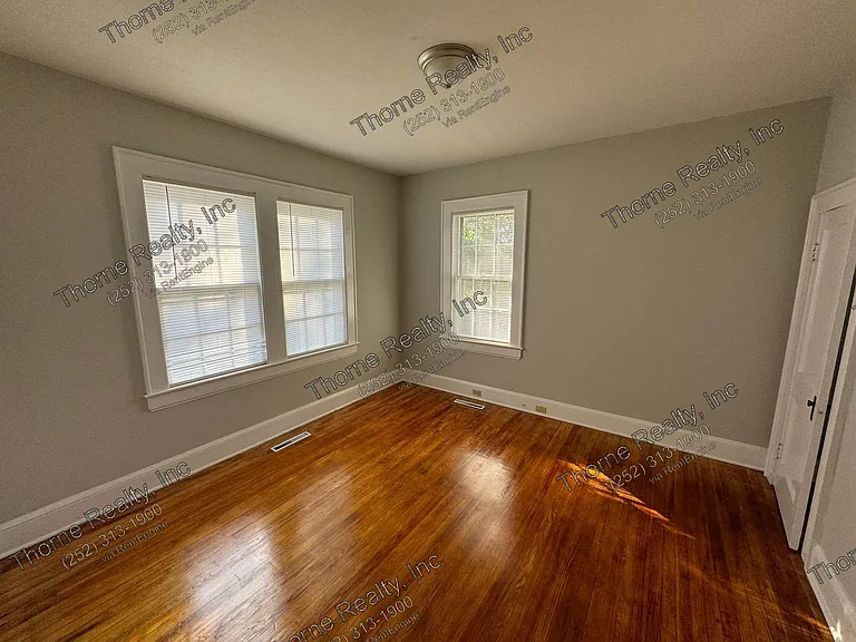 823 Western Ave — Photo 9