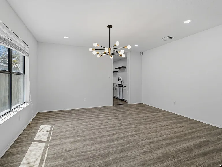 3909 Davenport — Photo 10