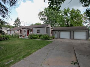 308 2nd St SE, Braham, MN 55006