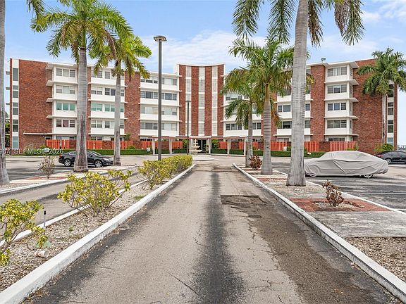 2nd image of 1700 NE 105th St APT 505
