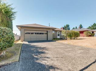 1665 N 15th St, Coos Bay, OR 97420