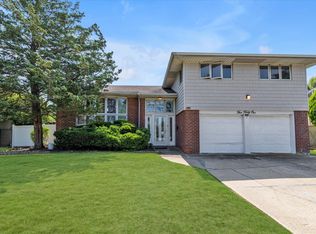 541 Woodbury Rd, Plainview, NY 11803