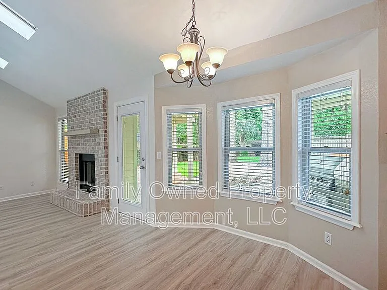 105 Pryors Ln — Photo 18