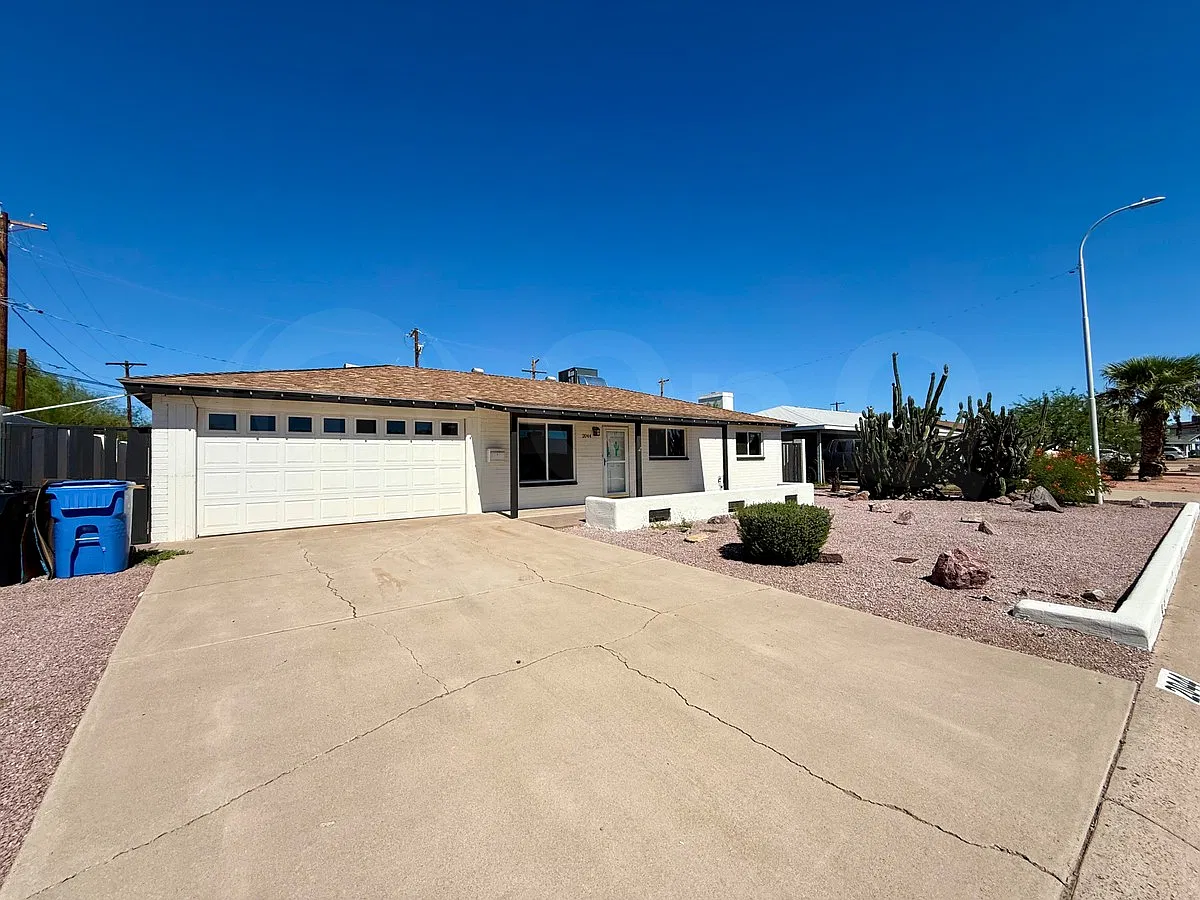 3 bed, 2.0 bath, 1768 sqft, $2,099 — Photo 1