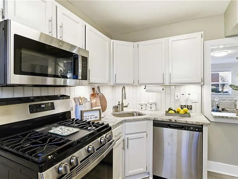 3660 Peachtree Rd NE #3H — Photo 12