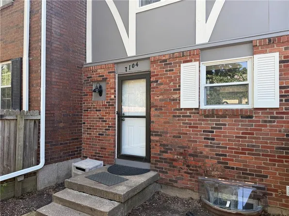 7104 NW Chapel Woods Ln, Kansas City, MO 64152
