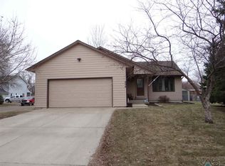 206 N Eastern Ave, Hartford, SD 57033