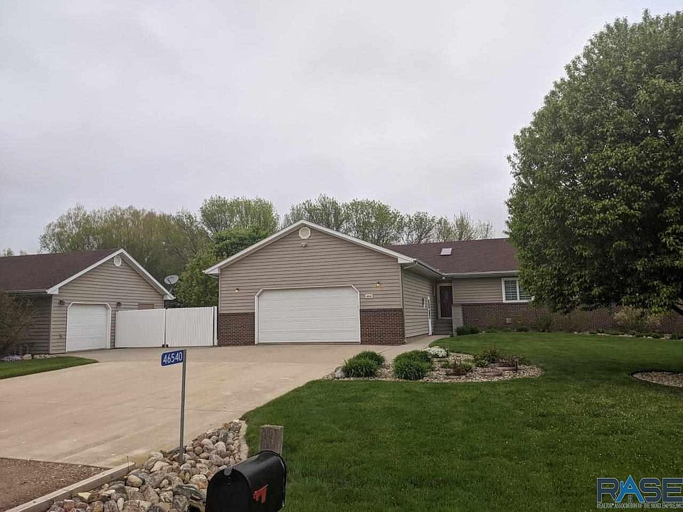 1st image of 46540 Highland Dr