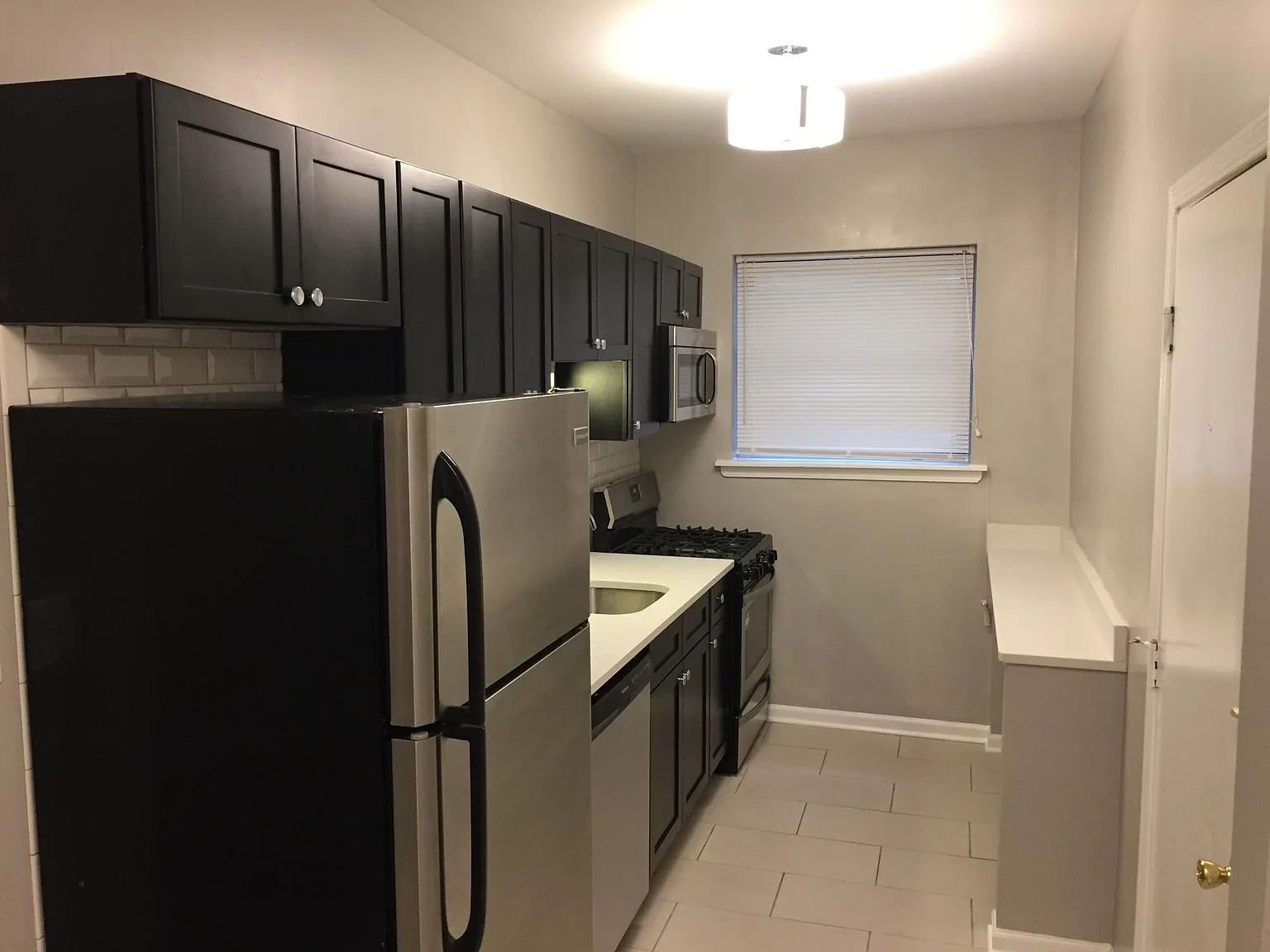837 W Sunnyside Ave — Photo 2