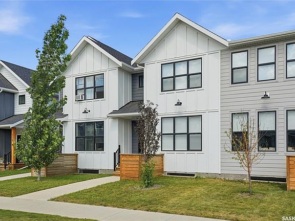 3rd image of 115 Rosewood BOULEVARD E