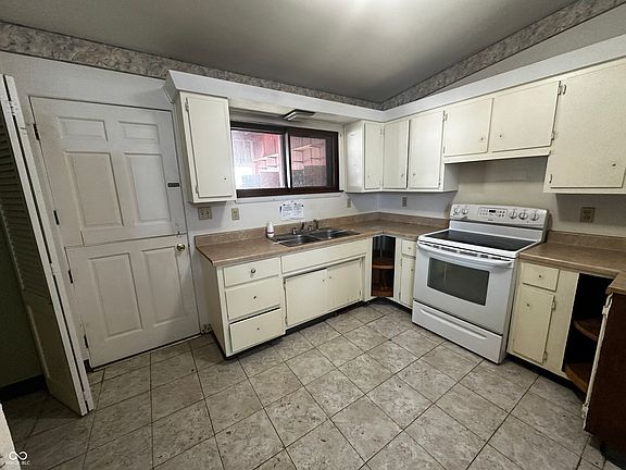 3rd image of 1623 Sherwood Dr