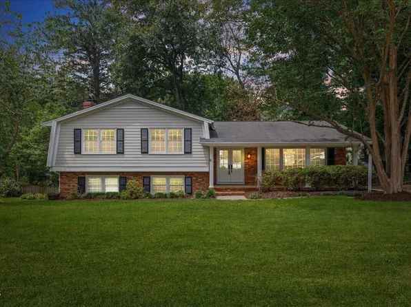 1101 Sudbury Ct, Raleigh, NC 27609