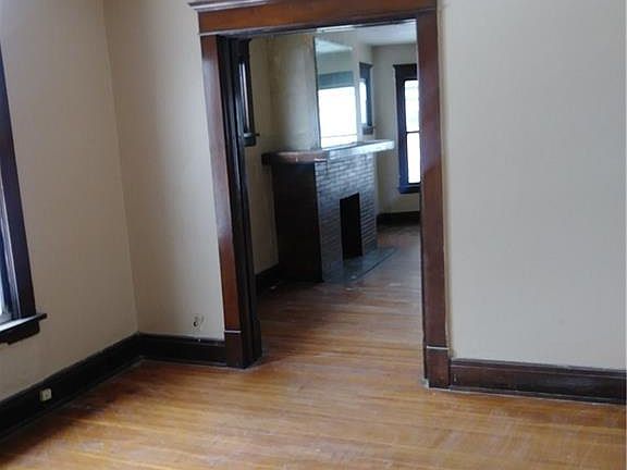 4th image of 327 E Delavan Ave