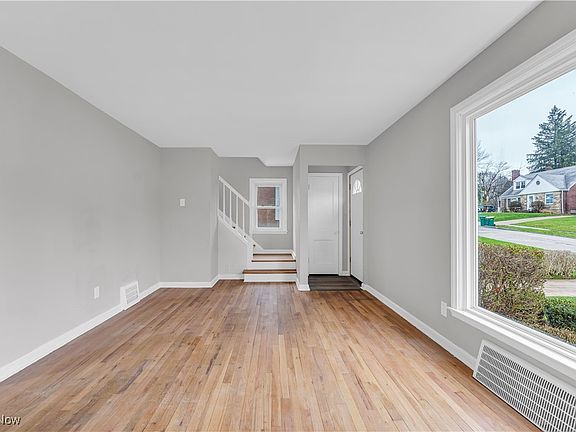 3rd image of 19407 Gardenview Dr