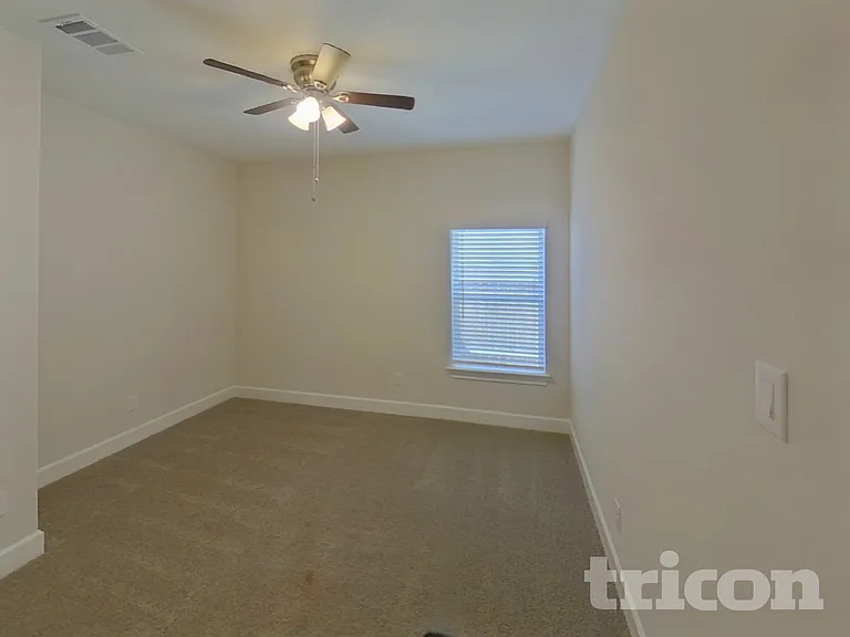 1105 Butler Ave — Photo 12