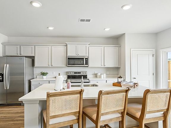 3rd image of 124 Cypress Hollow Way