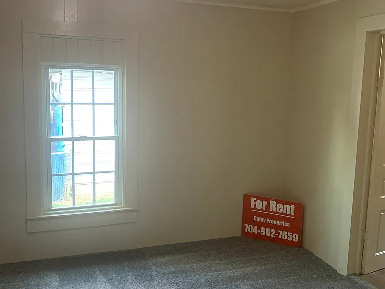 1203 Alexander St — Photo 11
