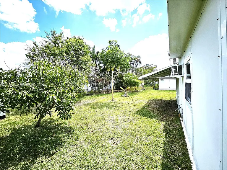 1040 NW 73rd Ter — Photo 36
