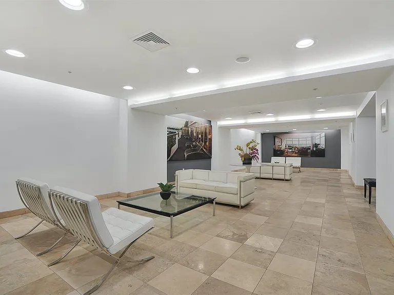 100 Thompson Ln #4D — Photo 25