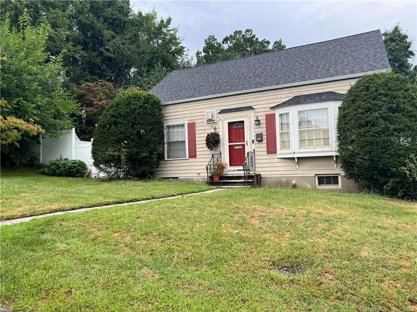 39 Glendale Drive, Waterbury, CT 06708