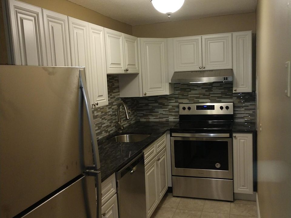 1st image of 1 Pembroke Dr Unit 20