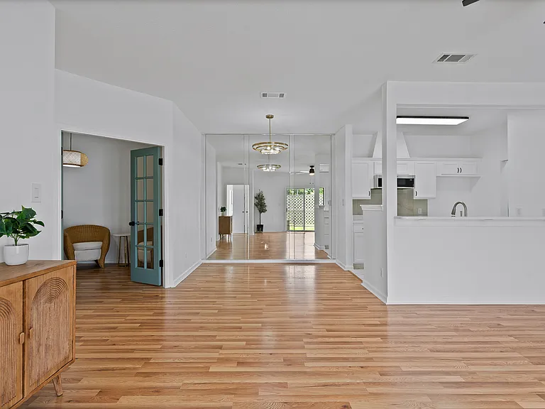 601 E Burgess Rd #H3 — Photo 7