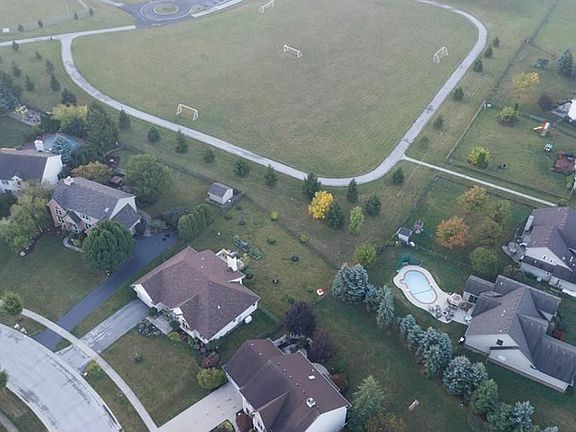 4th image of 26384 Laurel Ln