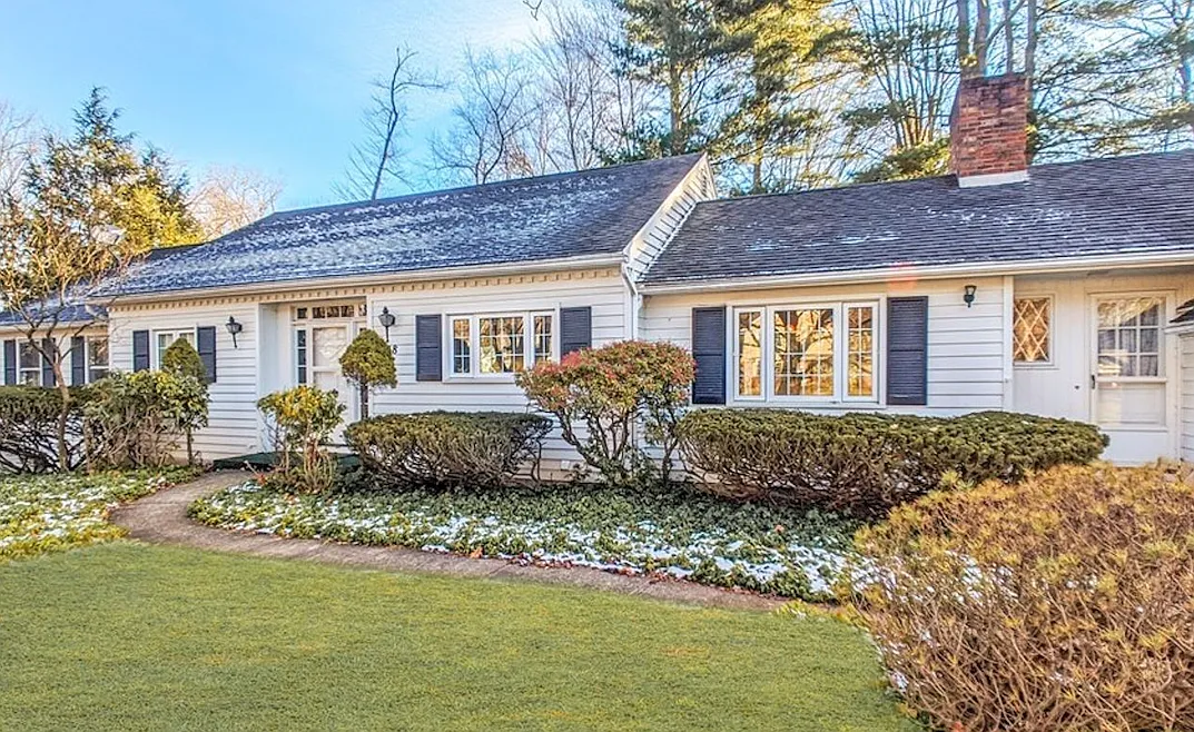 38 Huntington Mdw - 1 — Photo 1