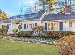 38 Huntington Mdw, Rochester, NY 14625