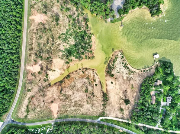 4 Shores Ct, Livingston, TX 77351