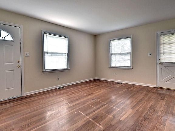 3rd image of 148 Melville Dr
