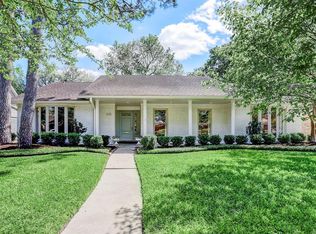 5751 Braesheather Dr, Houston, TX 77096