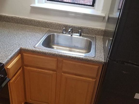 4th image of 303 Webster Ave #2C